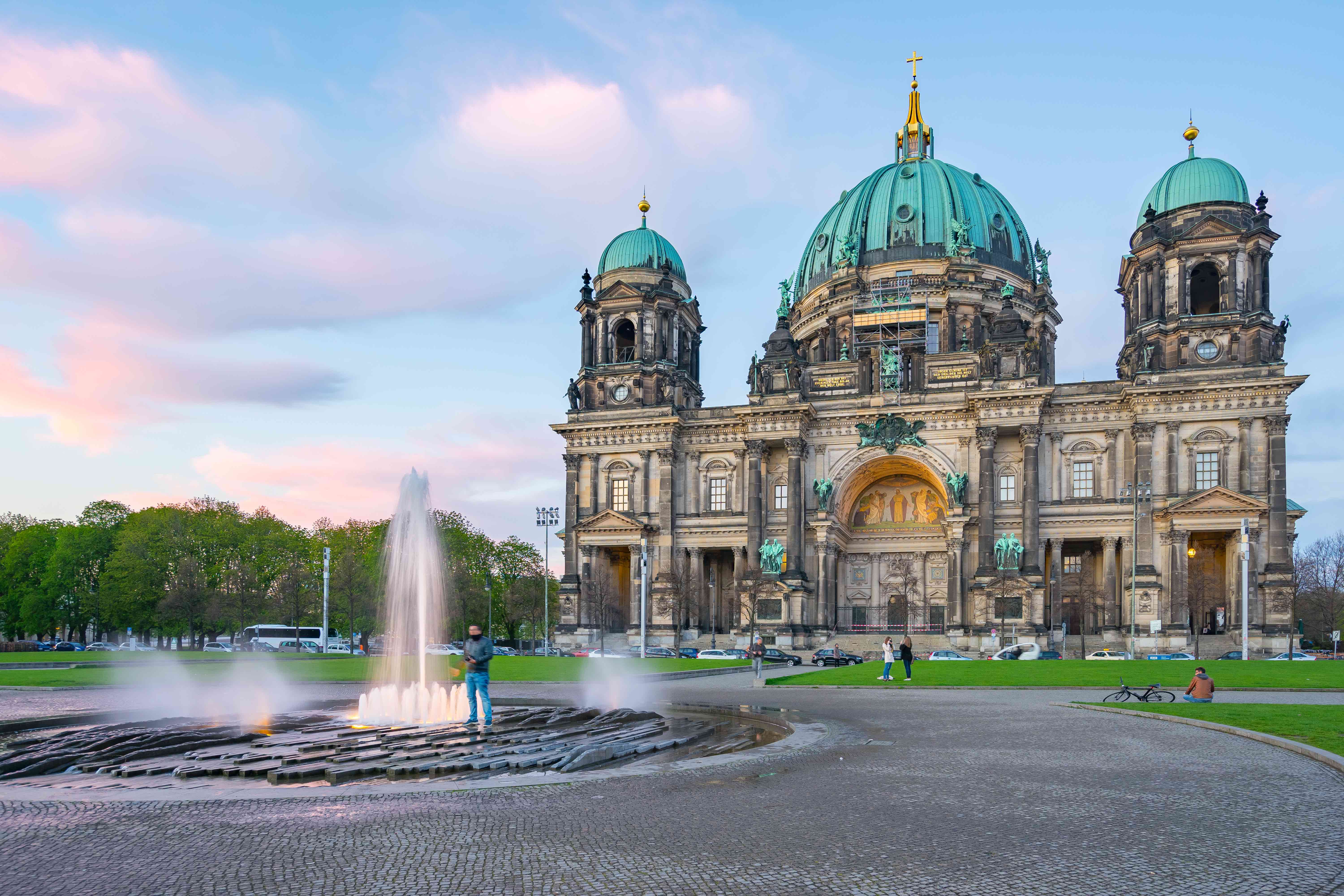Berlin Highlights by Car: 3-hour Private Tour with a Vehicle