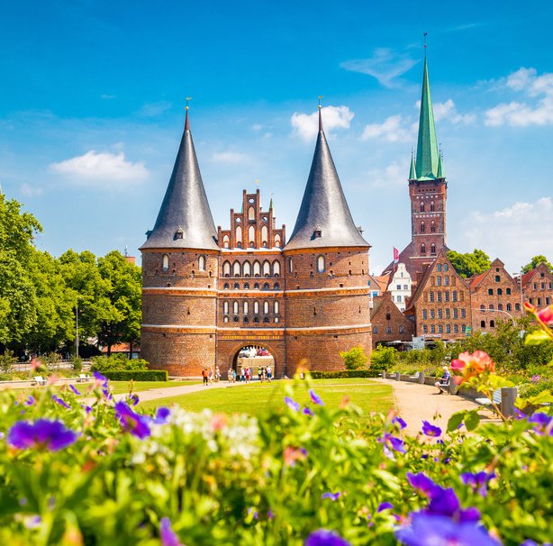 Combined Hamburg and Lübeck Highlights: 7-hour Private Tour with a Vehicle