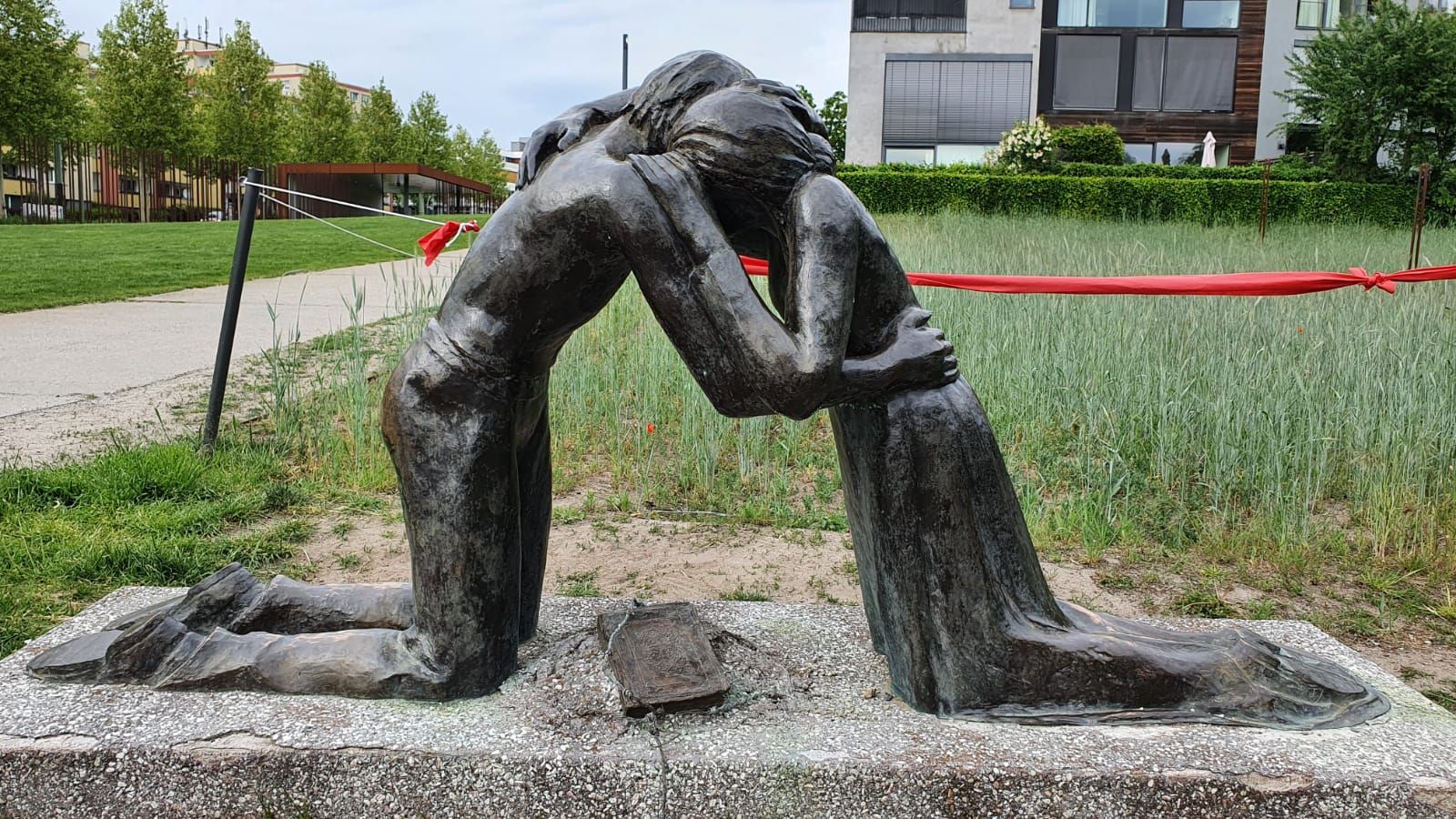 Berlin Wall: A City Divided - Private Live Virtual Experience